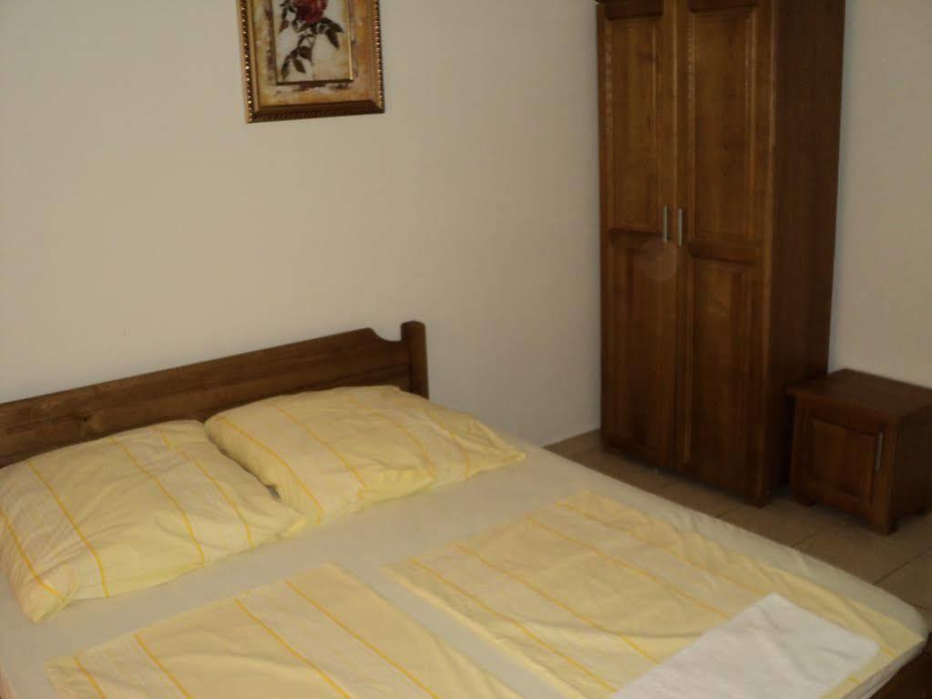 Guesthouse Sun Hostel ブドヴァ エクステリア 写真