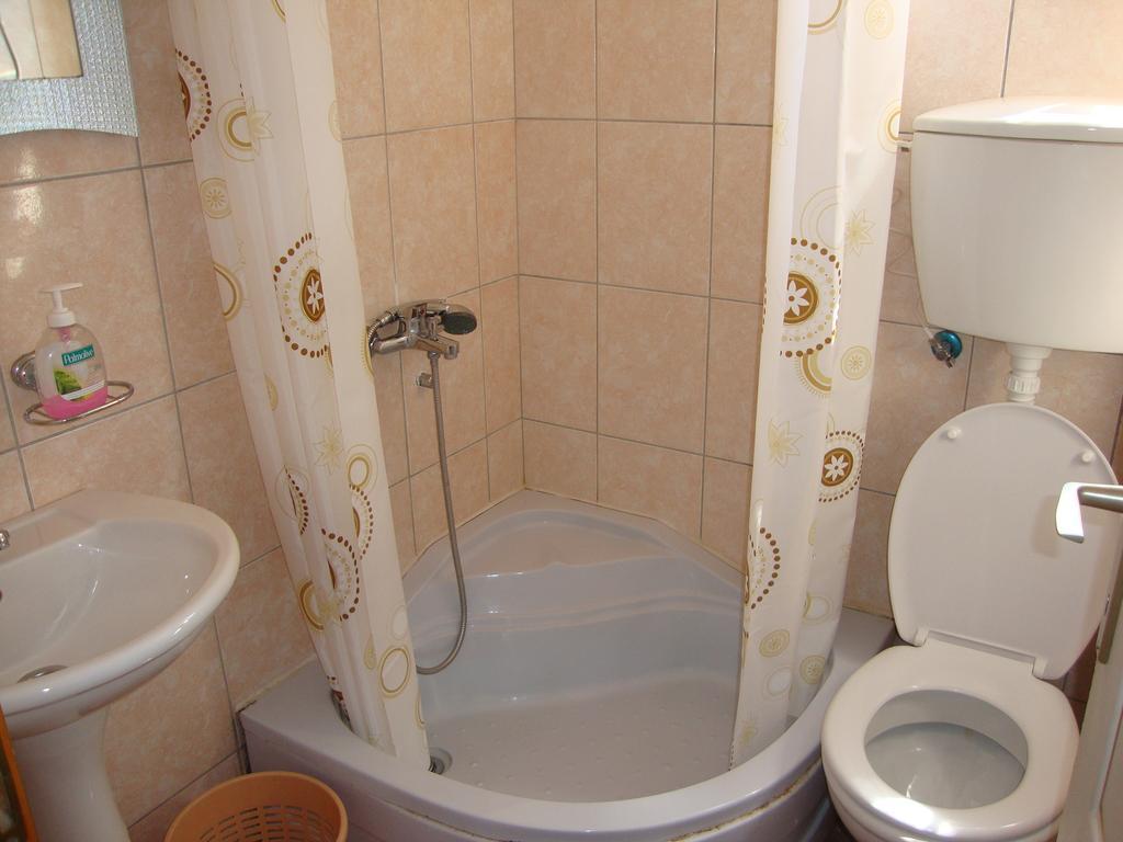 Guesthouse Sun Hostel ブドヴァ エクステリア 写真